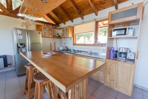 Kjøleskap, mikrobølgeovn, ovn og oppvaskmaskin