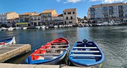 Charming accommodation on the port of Mèze