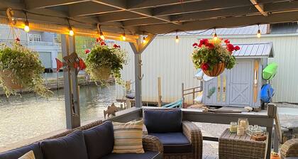 Sandusky Bay home 2 minutes from Cedar Point with private lagoon