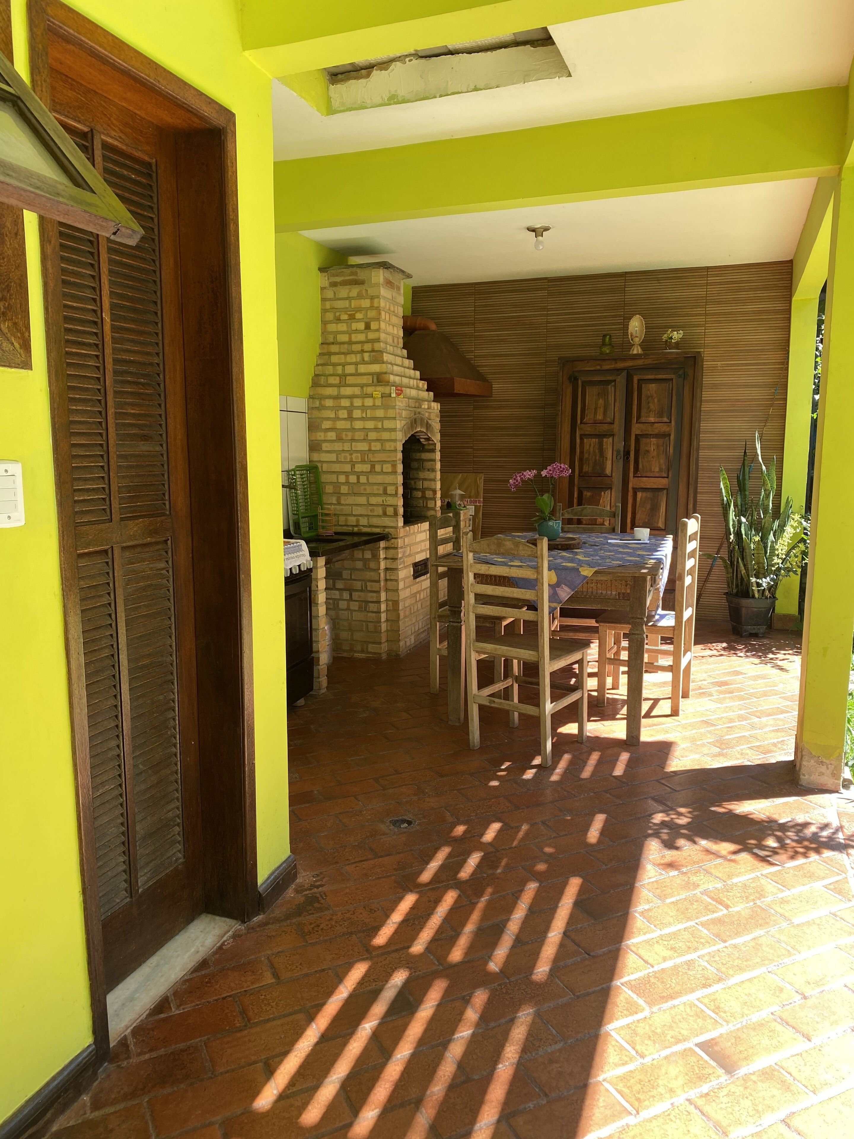 32-inch Smart TV with digital channels, TV