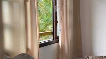 Economy Suite, Multiple Beds, Ensuite, Pool View