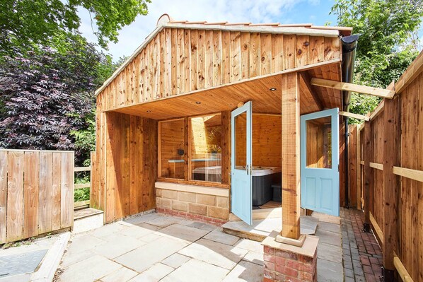 Outdoor spa tub - Host & Stay | Littlebeck House (Whitby)