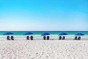 Una spiaggia nelle vicinanze