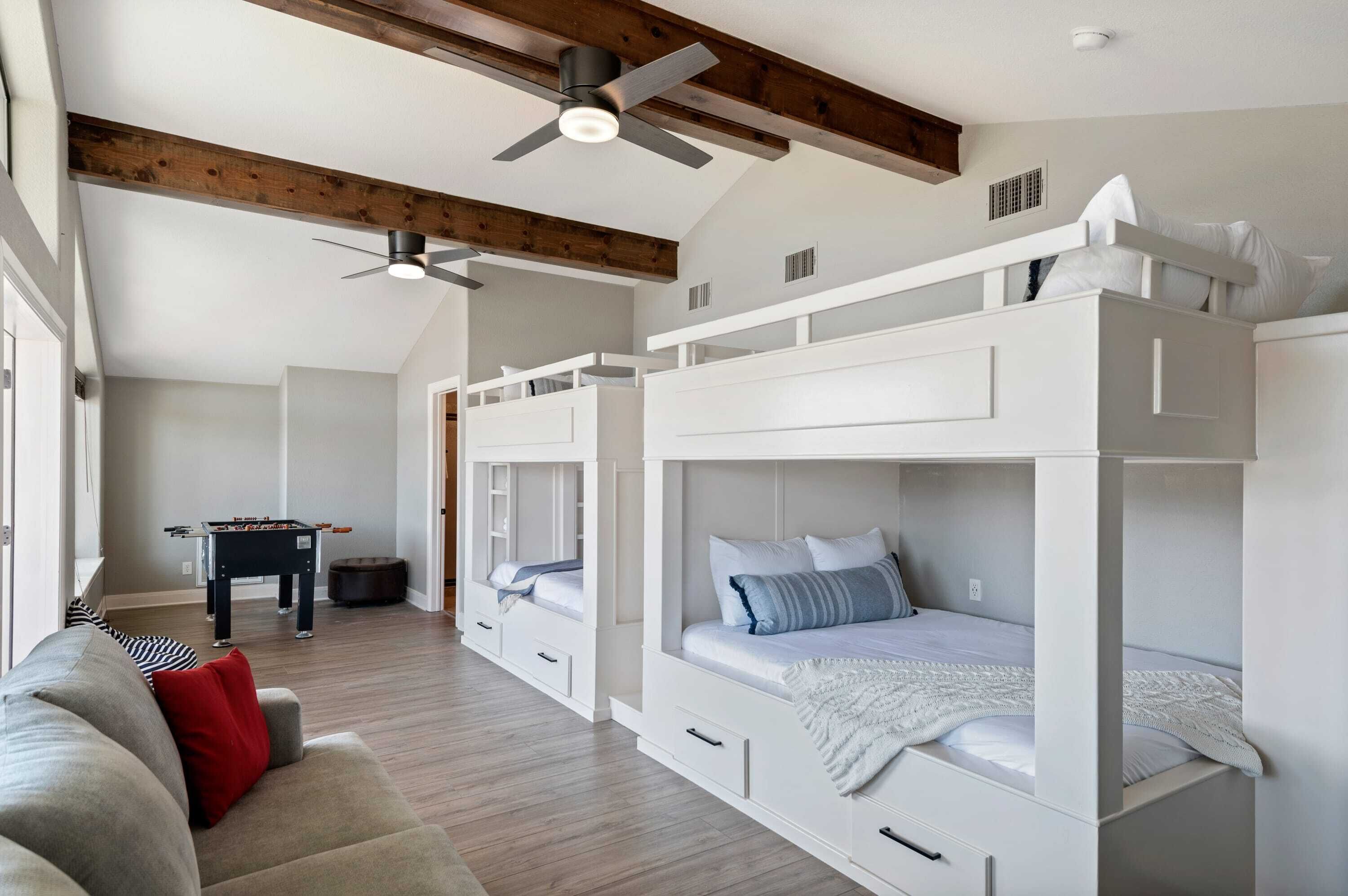 4 bedrooms, iron/ironing board, free WiFi, bed sheets