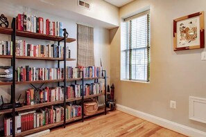 Interior - Family-friendly Home for travelers / Near subway (Washington)