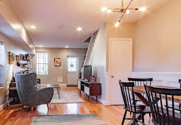 Interior - Family-friendly Home for travelers / Near subway (Washington)