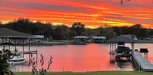 Viihdyttävä tavata käytännön!  Tule käymään Bent Oaks -bungalowissa 2 päivää tai kuukaudessa