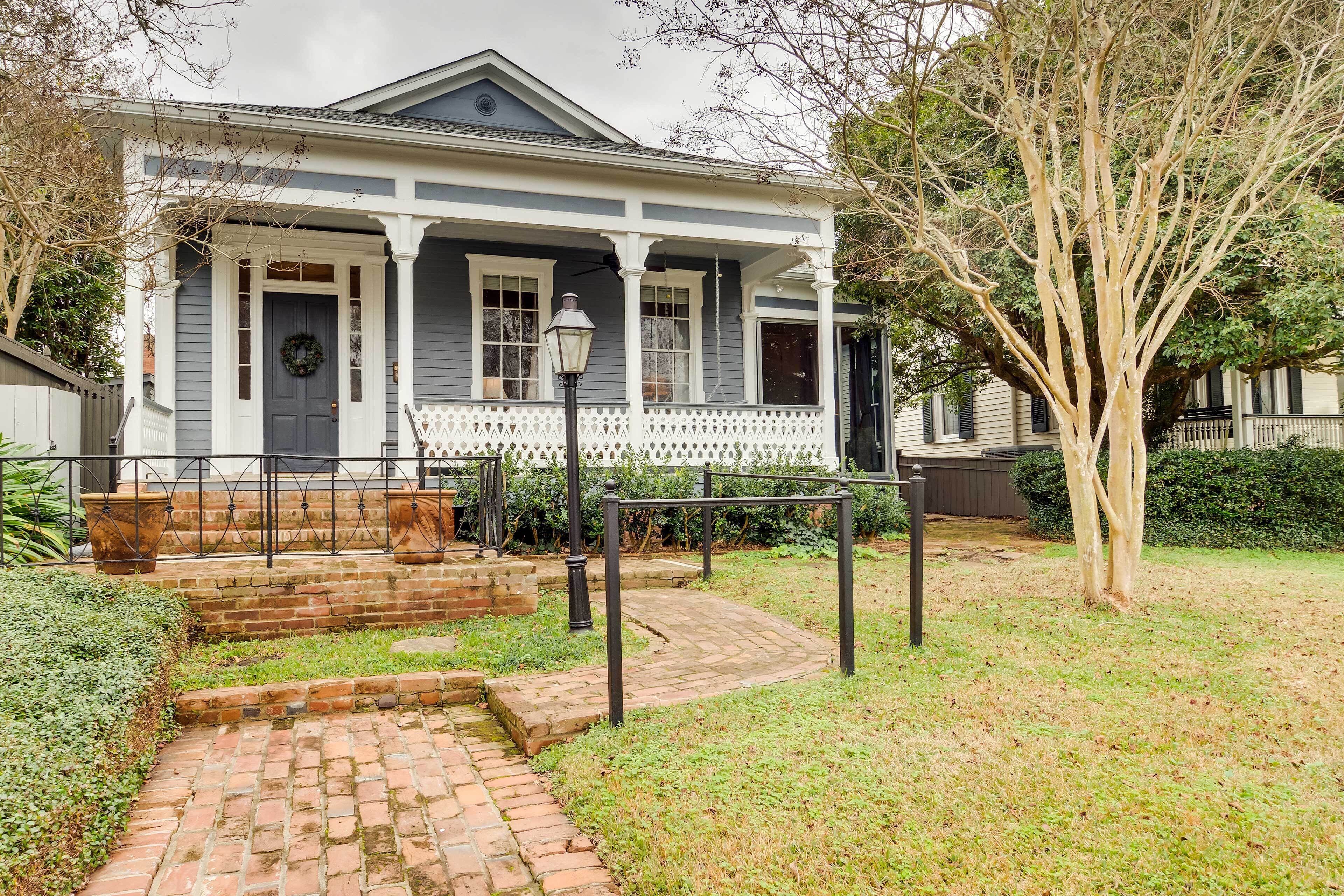 Comfy Central Natchez Hideaway: Walk to Dtwn!