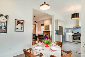 Fridge, microwave, stovetop, dishwasher - Comfy Central Natchez Hideaway: Walk to Dtwn! (Natchez)