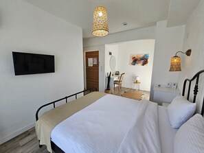 Memory foam beds, free minibar items, individually decorated - Kugu Urla  (Urla)