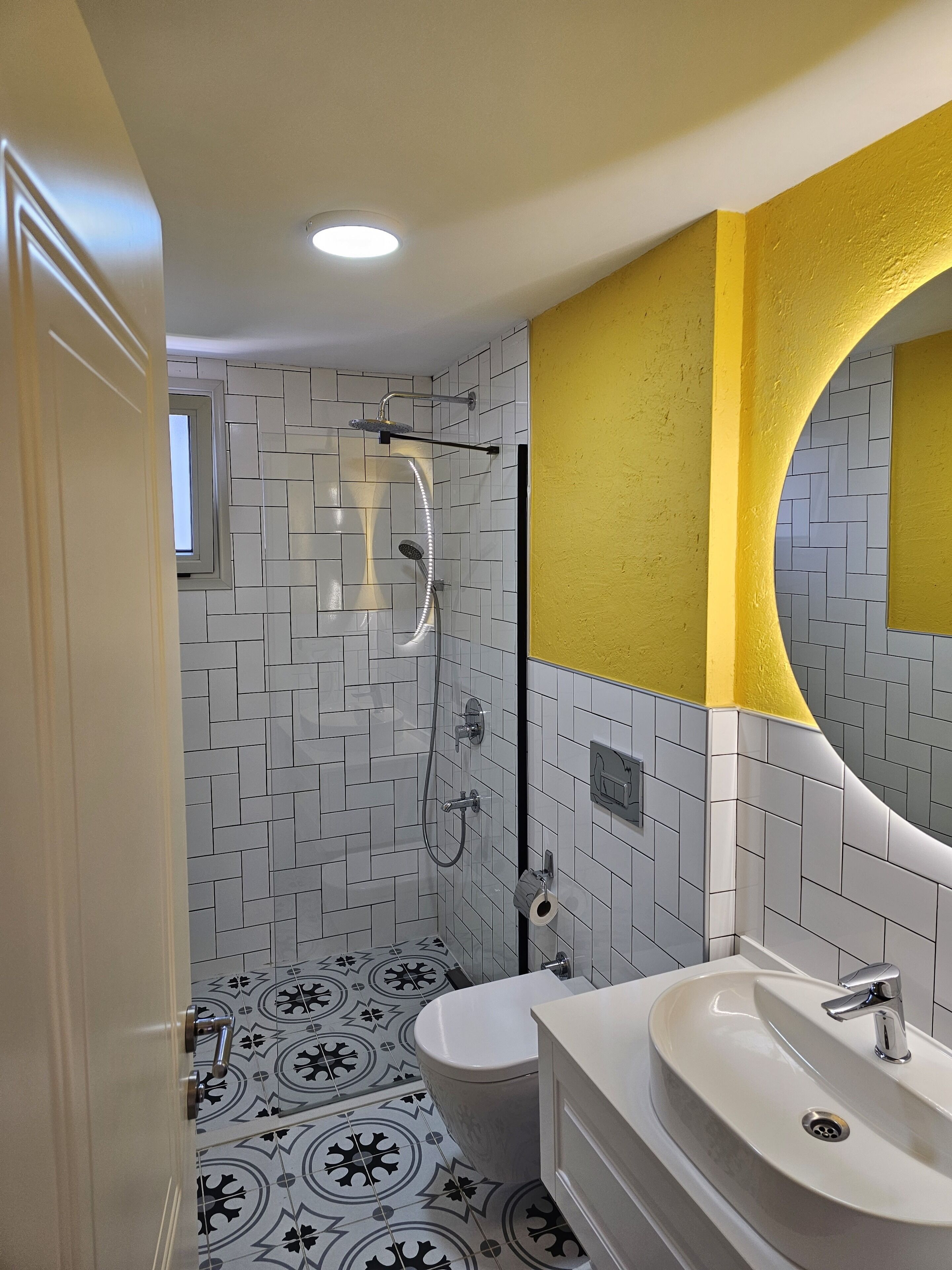 standard double room | bathroom | shower, rainfall showerhead, hair dryer, slippers