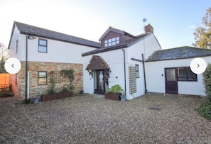 Exterior - Beautiful Farmhouse set in Lincolnshire countryside (Market Rasen)
