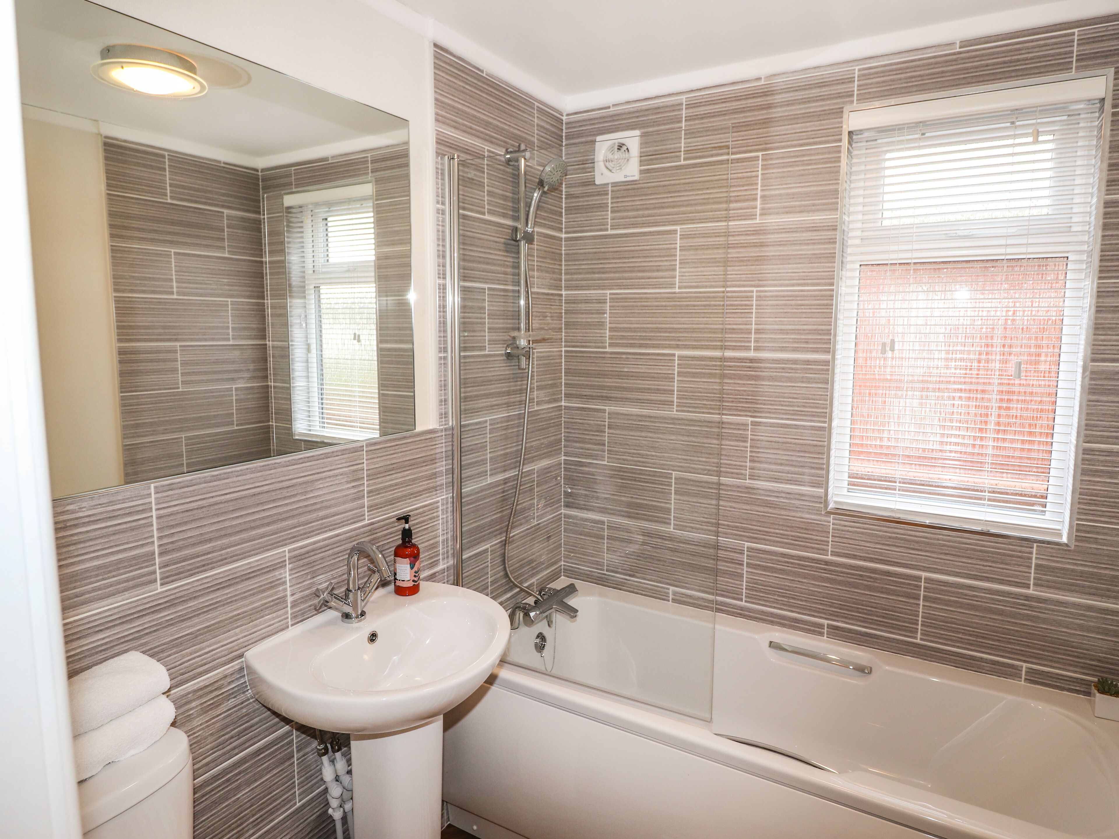 Cottage | Phòng tắm | Buồng tắm vòi sen 