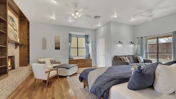 5 bedrooms, iron/ironing board, WiFi (free), bed sheets
