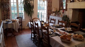 Esmorzar diari continental gratuït 