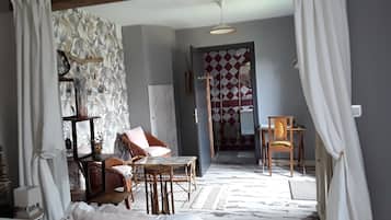 Deluxe Twin Room | 2 bedrooms, individually decorated, individually furnished, desk