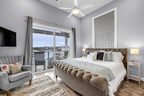 3 bedrooms, desk, iron/ironing board, WiFi - Harbor House Lakefront Luxury w Boat Slip, Pool (Kingsland)