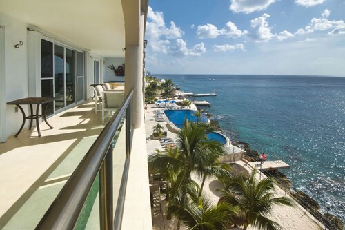 Amazing Oceanfront Condo with Views El Cantil 5CN