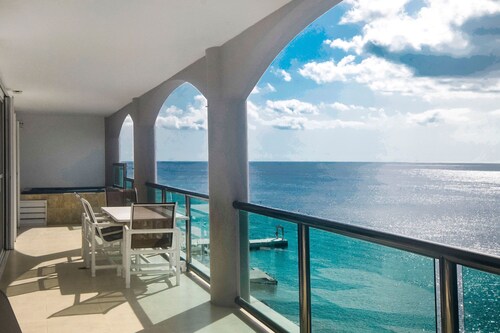 Luxurious 6th floor Oceanfront Condo El Cantil 6CN