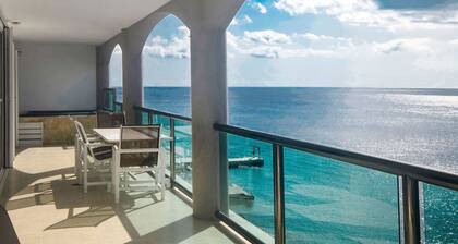Luxurious 6th floor Oceanfront Condo El Cantil 6CN