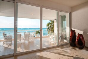 Interior - Oceanfront View in Chic Condo Nah Ha 201 (Cozumel)
