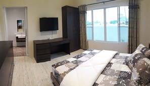 4 bedrooms, desk, iron/ironing board, free WiFi - Fantastic 4-bed pool villa flooded with light and air (Nong Khon Hin Lek Fai)