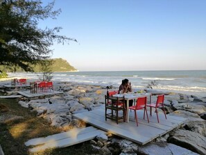Outdoor dining - Fantastic 4-bed pool villa flooded with light and air (Nong Khon Hin Lek Fai)