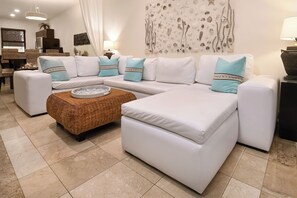 Interior - El Faro Oceanfront! 2 Bdrm Ground Floor C101 (Playa del Carmen)