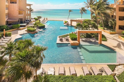 True Oceanfront! Luxury El Faro End Unit! S309