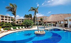 Pool - Relax at Xaman Ha! 1 Bdrm with Ocean Views 7110 (Playa del Carmen)