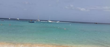 Beach nearby, sun loungers, beach towels