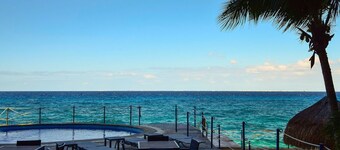 Ground Floor 2 Bdrm Ocean Views! El Cantil LBN