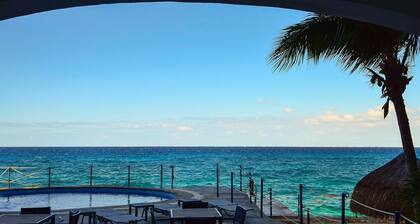 Ground Floor 2 Bdrm Ocean Views! El Cantil LBN