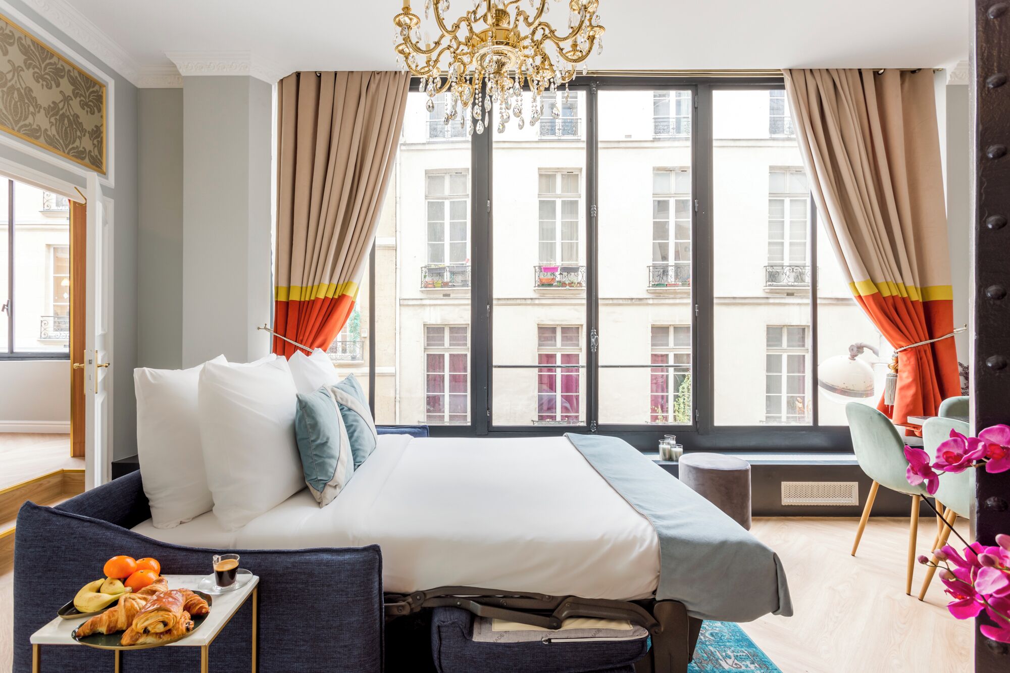 4 chambres, bureau, fer et planche à repasser, lit parapluie