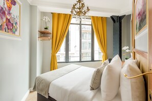 4 Schlafzimmer, Schreibtisch, Bügeleisen/Bügelbrett, Reisekinderbett