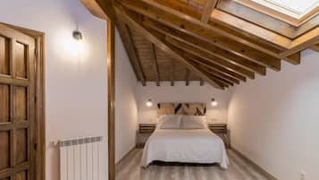 6 slaapkamers, een strijkplank/strijkijzer, internet, beddengoed