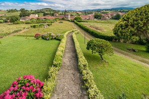 Property grounds - Spectacular manor house inside Santillana de Mar (Santillana del Mar)