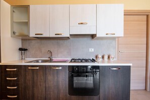 Kühlschrank, Ofen, Herdplatte