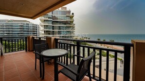 Standard-Apartment, 1 Schlafzimmer, Poolzugang, Meerblick | Terrasse/Patio