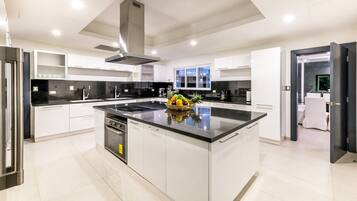 Villa | Private kitchen | Full-size fridge, microwave, oven, stovetop