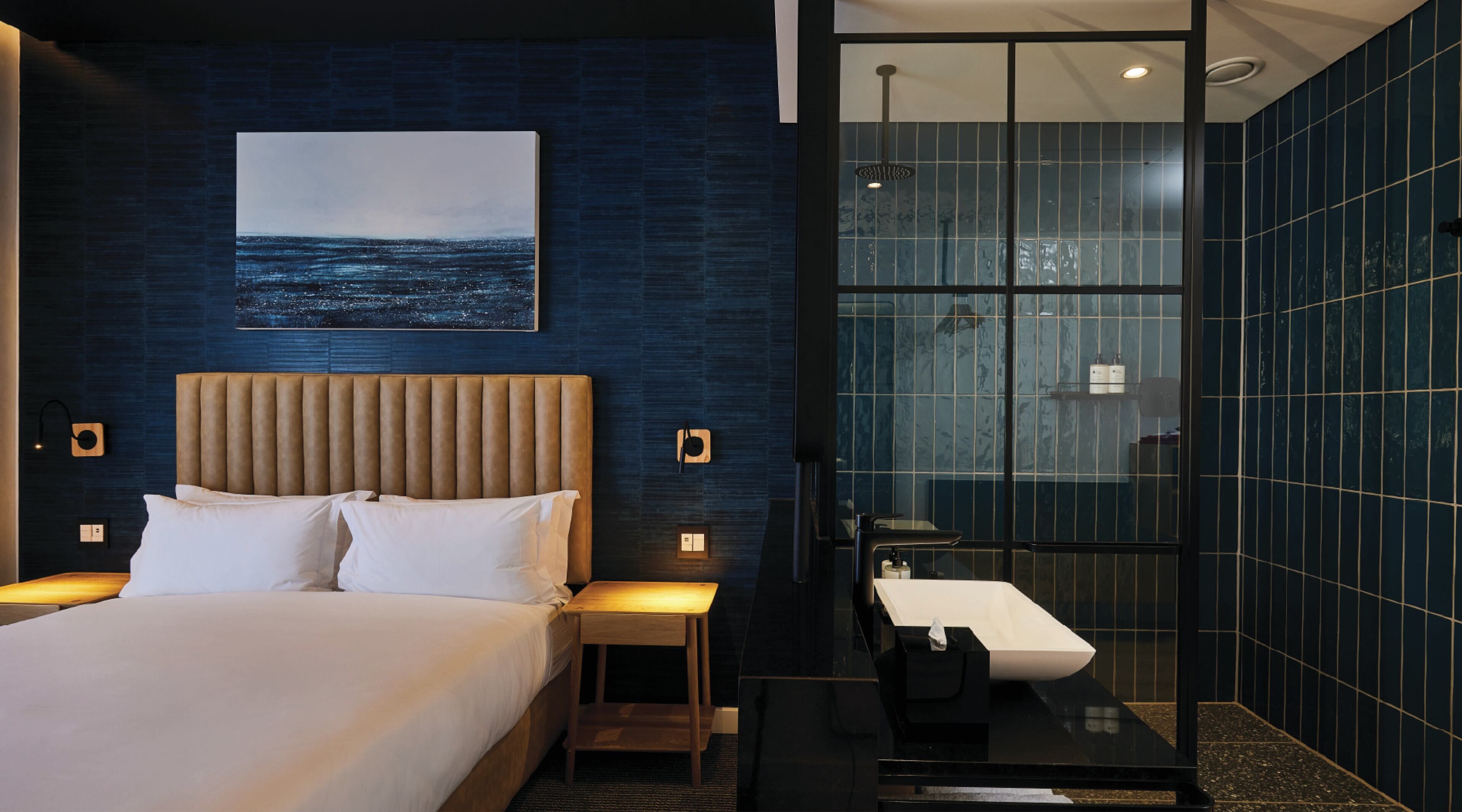 Superior kamer (Piazza Facing) | Luxe beddengoed, een kluis op de kamer, een bureau, een laptopwerkplek