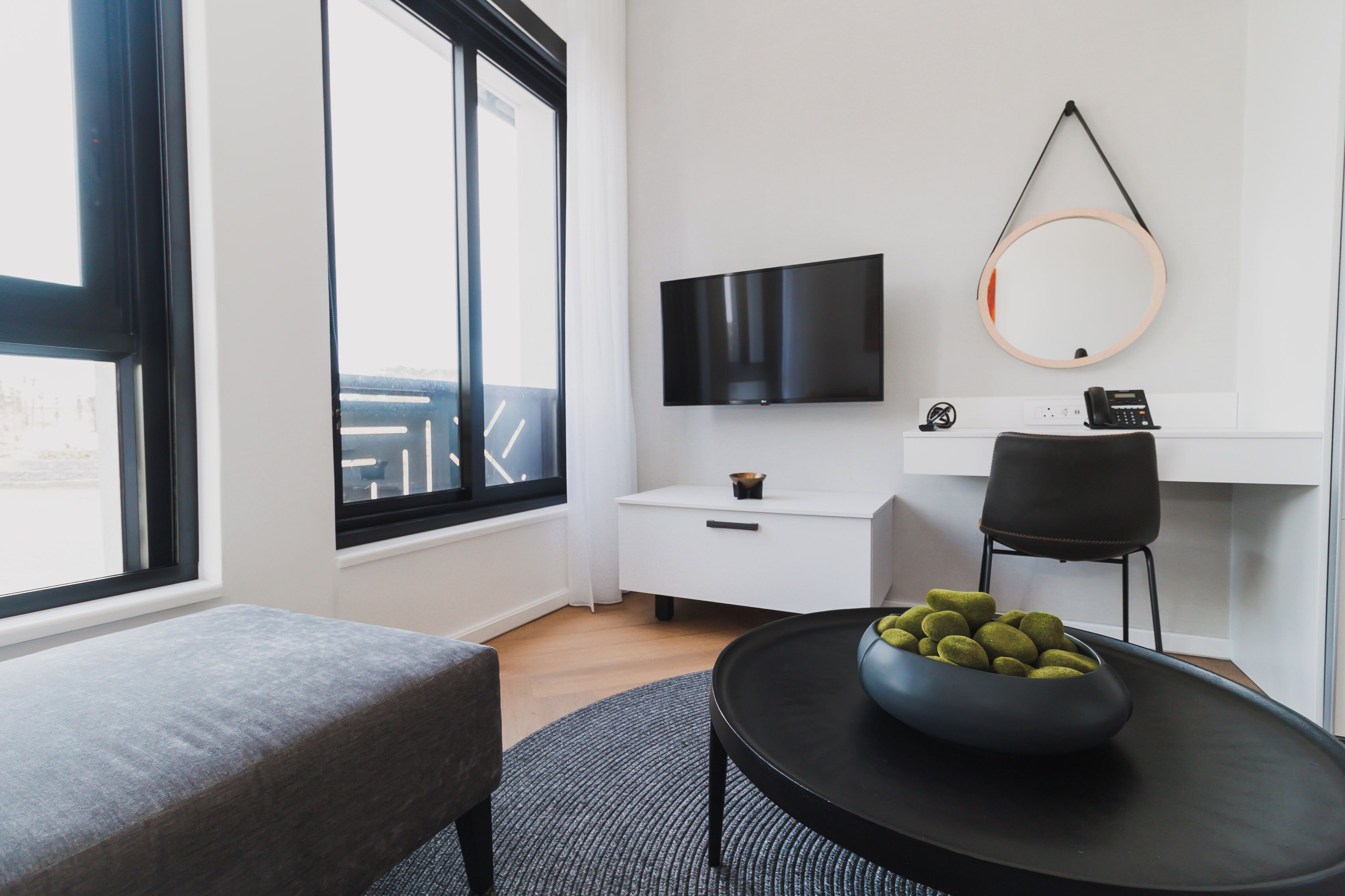 Studio (Apartment) | Seprai premium, brankas, meja kerja, dan ruang kerja ramah laptop