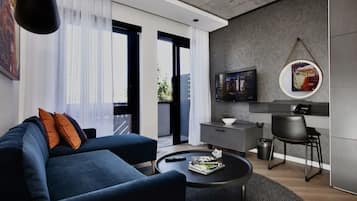 Studio, Balcony (Apartment) | Premium bedding, in-room safe, desk, laptop workspace