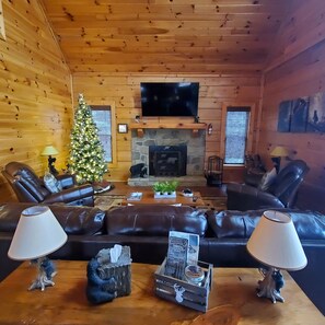 Smart TV y chimenea 