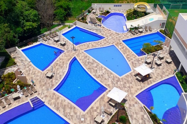 10 outdoor pools, open 8:00 AM to 11:00 PM, pool umbrellas, sun loungers