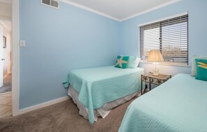2 bedrooms, iron/ironing board, free WiFi, bed sheets