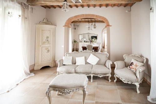 BEAUTIFUL HOUSE BETWEEN PISA AND FLORENCE WITH PRIVATE POOL