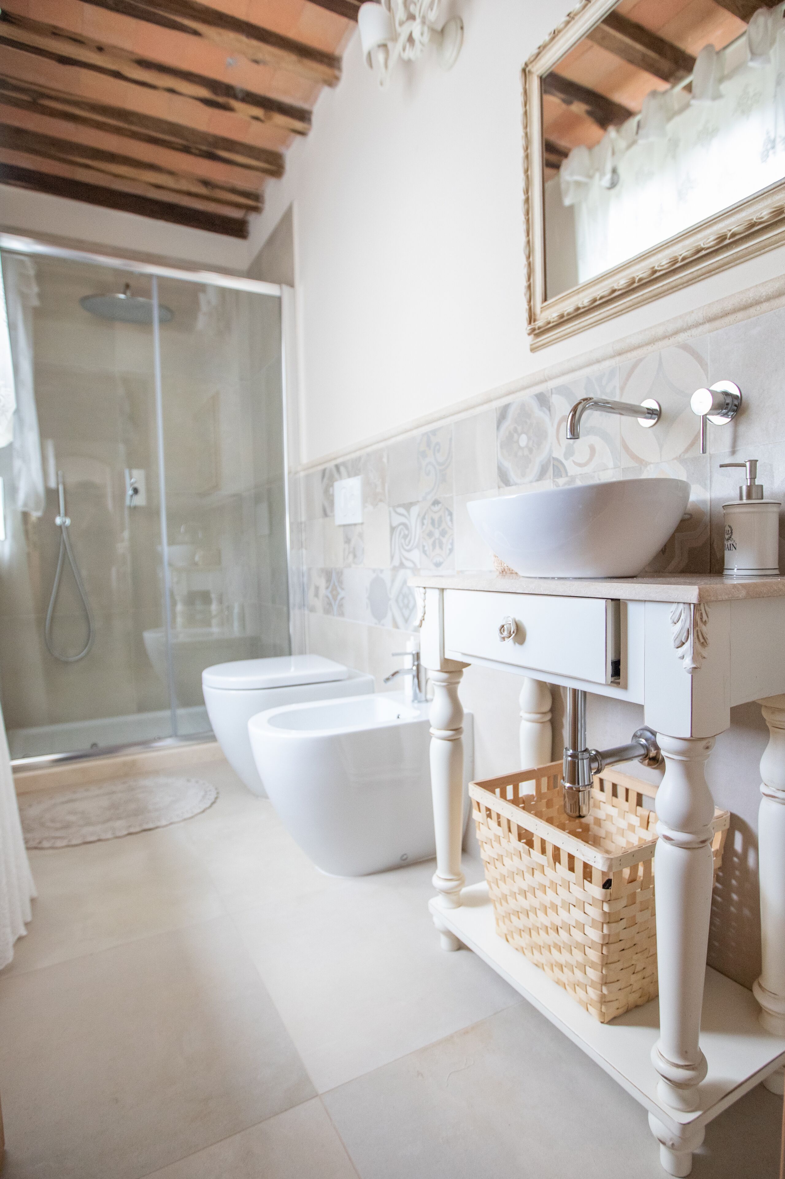 Doccia, asciugacapelli, bidet, asciugamani