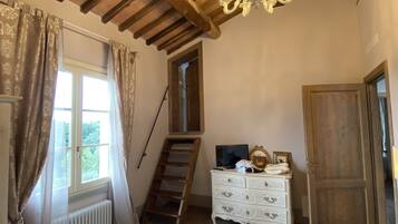 3 Schlafzimmer, Zimmersafe, BĂŒgeleisen/BĂŒgelbrett, Reisekinderbett