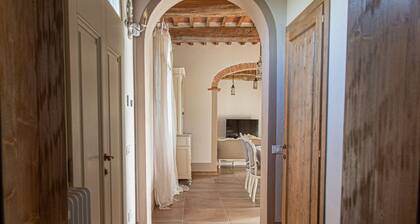 BEAUTIFUL HOUSE BETWEEN PISA AND FLORENCE WITH PRIVATE POOL